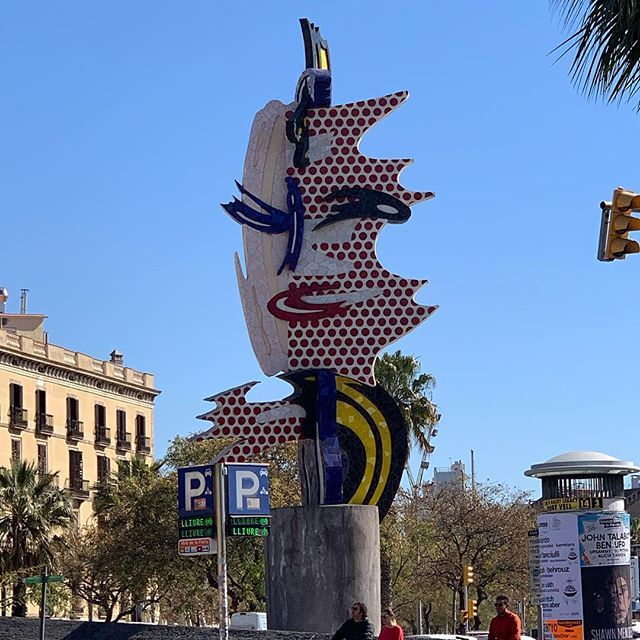 CallamariArt's tweet photo. An American in Barcelona. 
#roylichtenstein #publicart #publicsculpture #popart #barcelona https://t.co/qwbBhoPC9N https://t.co/AkcsS865BL