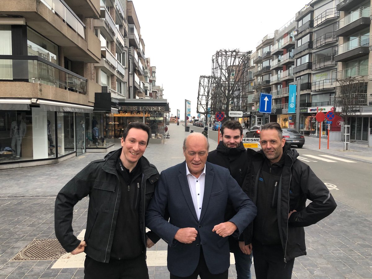 OeiJacques's tweet photo. In de verte de zee #Koksijde vanavond #Van7tot77 in #CCCasino #Handelsgids https://t.co/BSUFbGOIVv