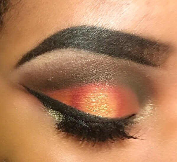 PlugGlitter's tweet photo. This eye look was created using @glamlite #pizzapalette
#glitterplug #makeupformelanin #makeup #glamlite #glamlitepizzapalette #eyeshadow #eyelook #lookbook #wakeupandmakeup #makeupdolls #makeupdaily https://t.co/kICbuDnOEv