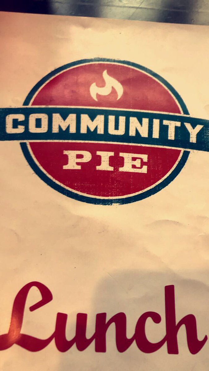 ashleegauda's tweet photo. ♥️😍♥️😍 I love me some giant pizza @SiegelHOSA @tnhosa #TNHOSASLC2019 https://t.co/CvCKyOxu3J