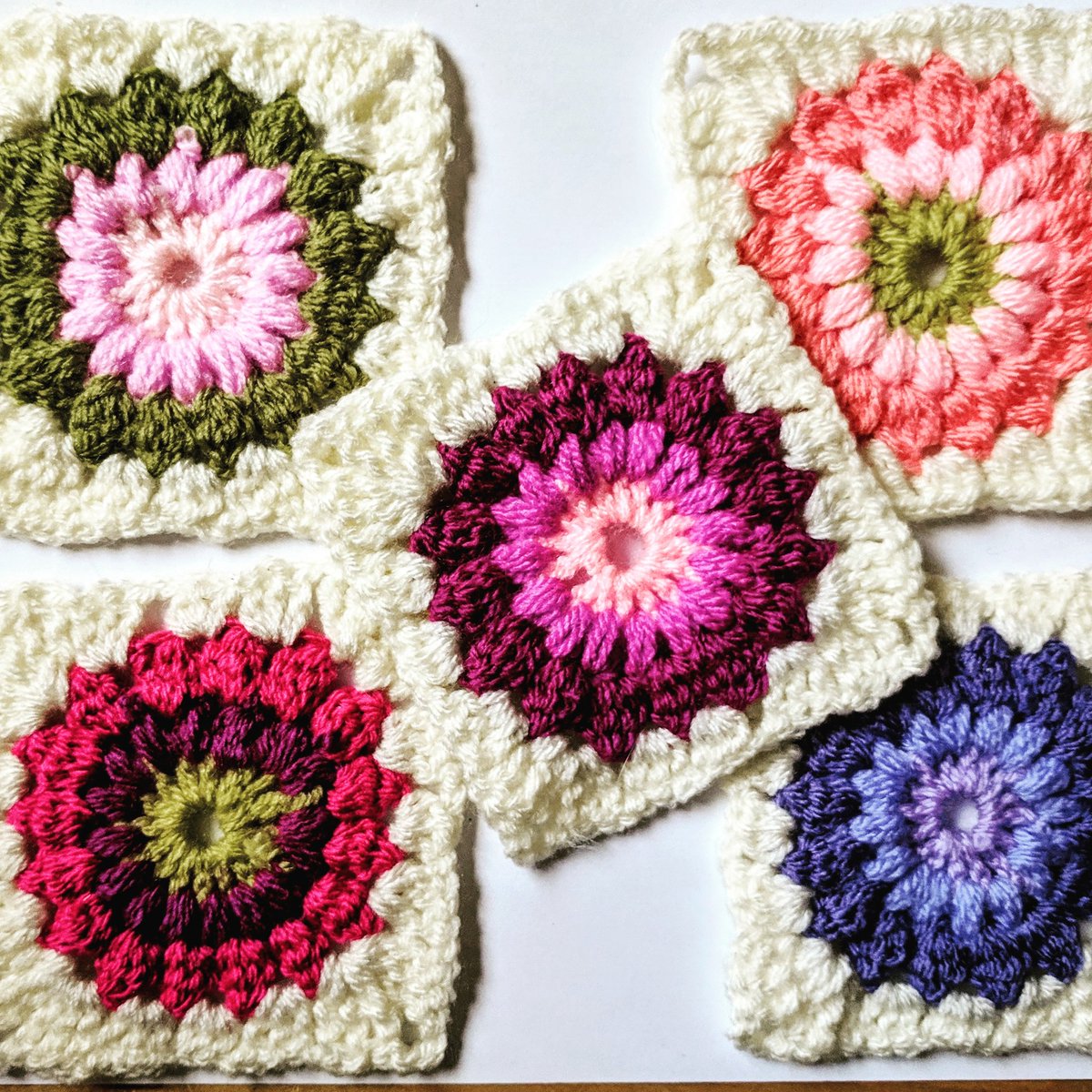 Making colourful sunburst granny squares for <a href="/WorldCraftWeek/">World Craft Week</a> #worldcraftweek #makeitmindful #crochet #colours