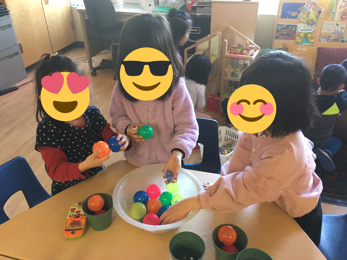 c_parkview's tweet photo. #dotfun #mathgame Ss are matching up balls with numbers and balls with dots and sorting them into pots. https://t.co/ijAZG1KA8i