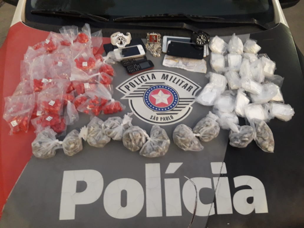 PMESP's tweet image. Polícia Militar prende três traficantes em Caraguatatuba. Veja mais: bit.ly/2UaEn4e