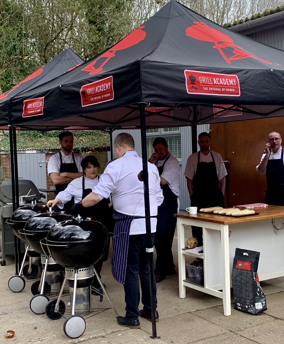 dannewtongreen's tweet photo. Not your standard bbq food #IssTrueFood #TrainingDay #WhoNeedsOvens #webber thanks @WKCookerySchool @dwbridge1 for a top day https://t.co/KB3ePQgXKF