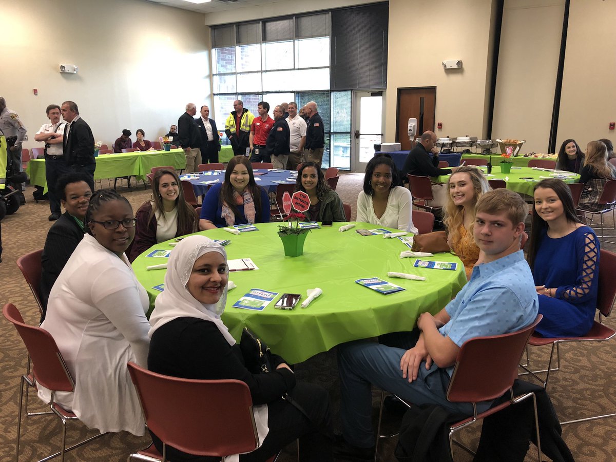 Our CvHS JoCO teens got to be apart of the VIP Luncheon today! #donttext&amp;drive #buckleup <a href="/JoCo_TeenDriver/">JoCo Teen Drivers</a> <a href="/RossRenfrow/">Ross Renfrow</a> @the