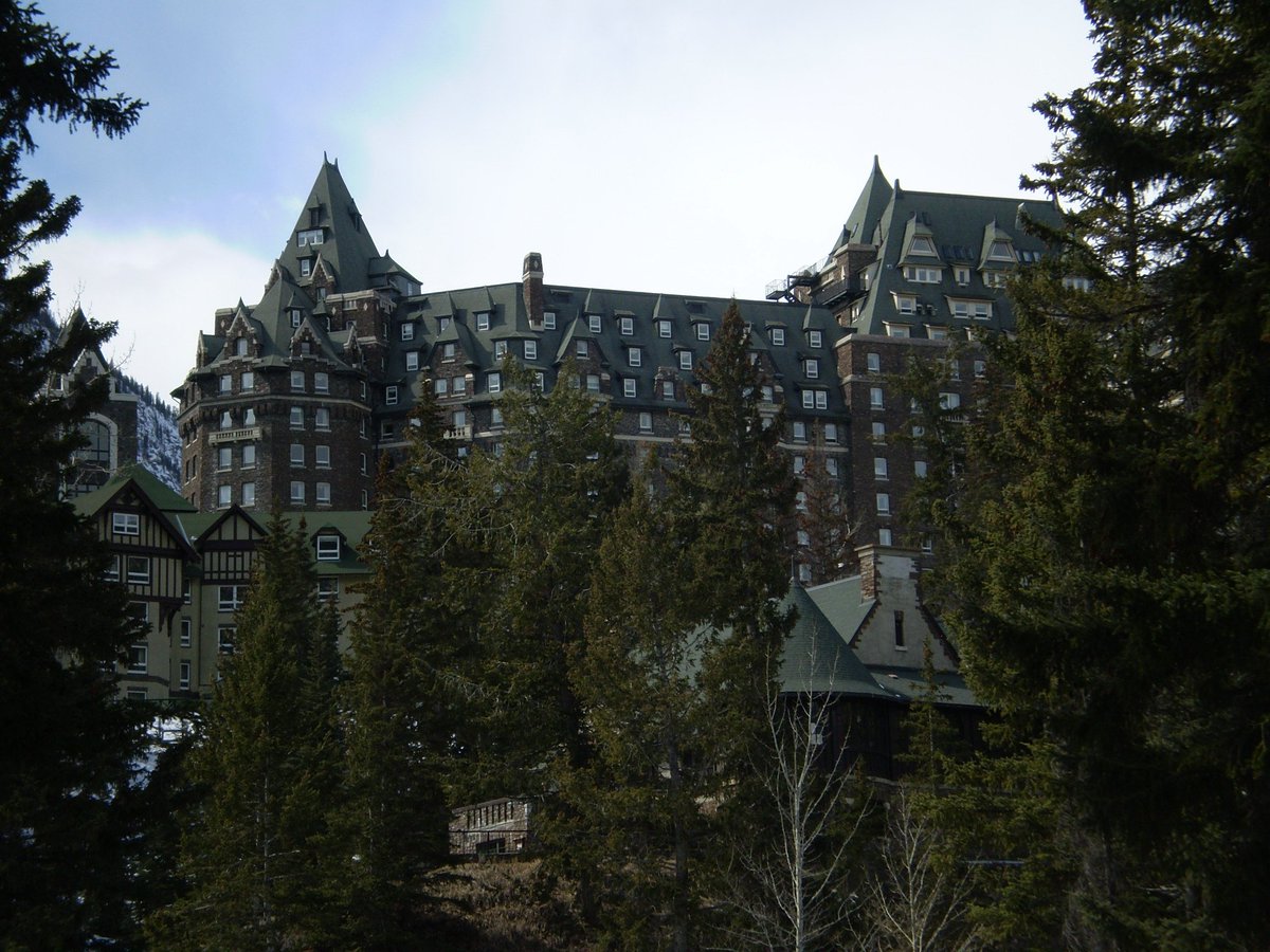 MaddyRenstrom's tweet image. My first ICPC was in Banff, which was my favorite place on earth. #QuestMemory #ICPC2019