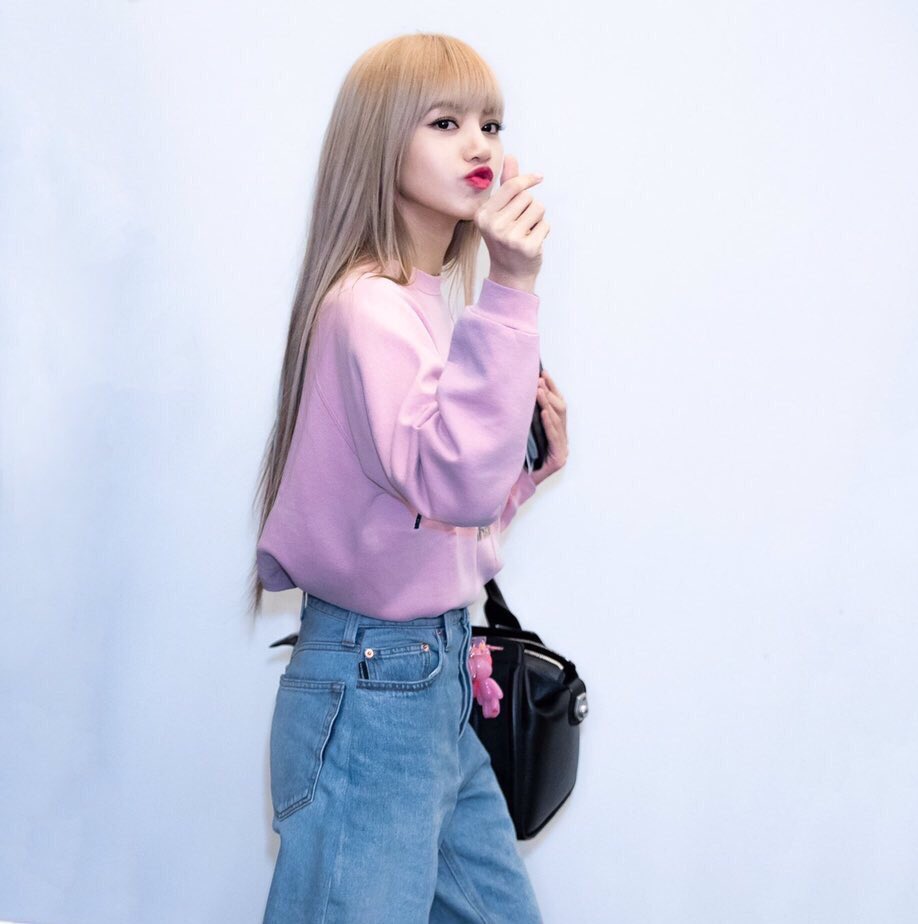 1M tweets for our Lalisa Manoban 🥰
She is loved by so many people 
<a href="/ygofficialblink/">BLACKPINK GLOBAL BLINK</a> #AceLalisaDay