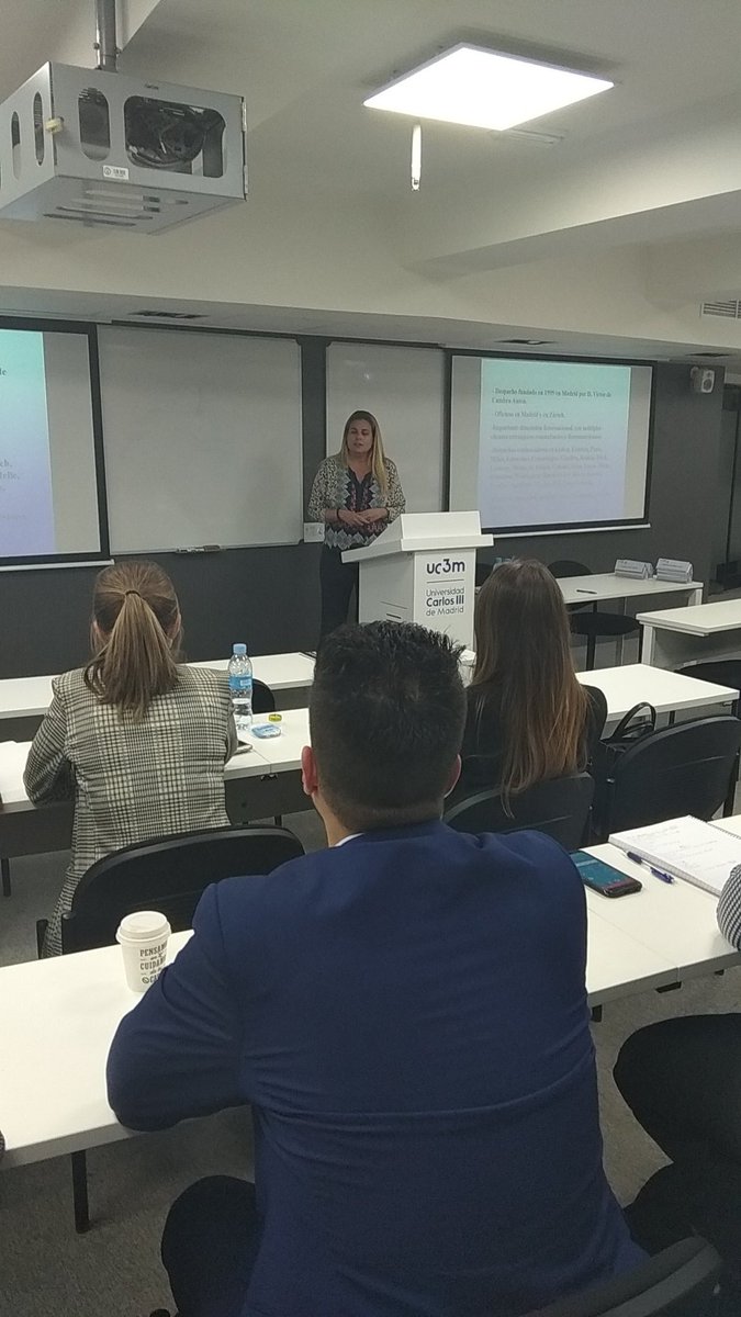 MAJEuc3m's tweet photo. Ana María Álvarez Soriano de @dcambraabogados explica a los alumnos del @MAJEuc3m el funcionamiento del despacho y del programa de prácticas extracurriculares @cginerp @martaj_q https://t.co/4R4W2Z7u8r