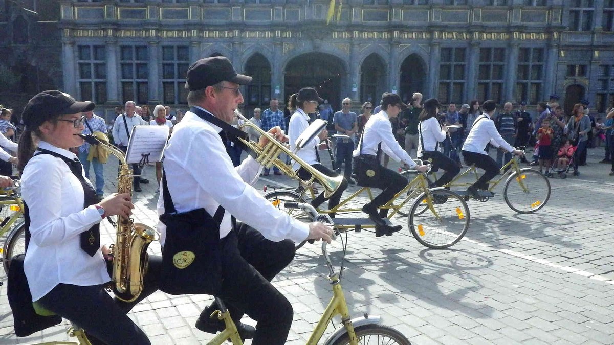 dalbrno's tweet photo. @Dzherijs Beļģijā, ar velosipēdiem ir daudz labāk, tev vienlaikus ir jāvadās! https://t.co/WIyibuDeu5