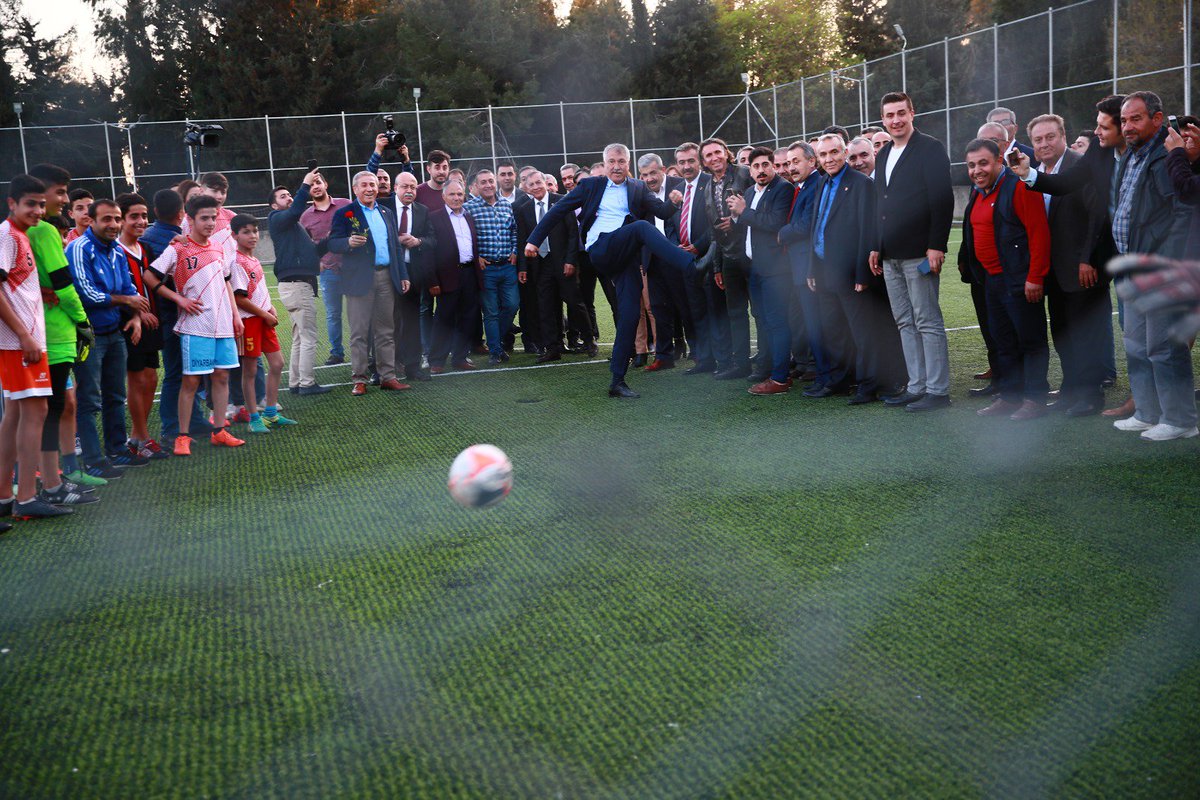 Vurduğun gol olur be başkan şu hüsoşada bir şut at da defolsun gitsin artık xD
#ParticiDeğilHarbiciZeydan