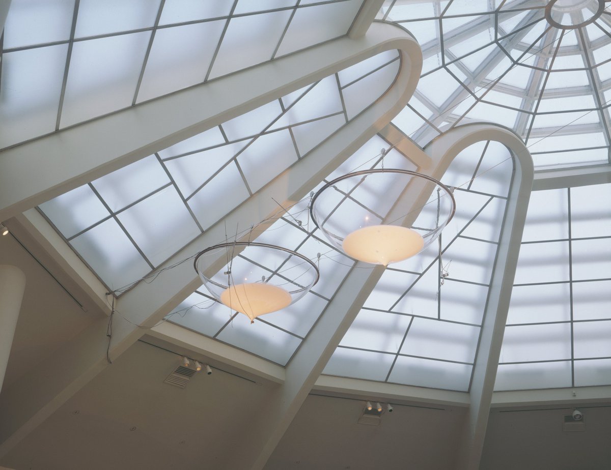 Guggenheim's tweet photo. In #RebeccaHorn's mechanized sculptural installations, ordinary objects spring to life and engage in carefully choreographed ballets. Learn more about "Paradiso," created for her 1993 retrospective: https://t.co/D6GRloXfiq #Guggenheim60 https://t.co/ytjNEstXcW