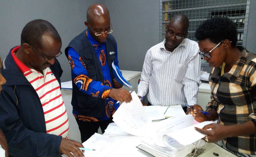 Visite <a href="/minisante/">MinisantéBdi</a> &amp; <a href="/WhoBurundi/">WHO Burundi</a> à la pharmacie district sanitaire de Kiganda, province Muramvya pour analyser la situation sur la gestion, la disponibilité des médicaments sur terrain, une initiative conjointe de ⁦<a href="/WhoBurundi/">WHO Burundi</a>⁩ et ENABEL/EU