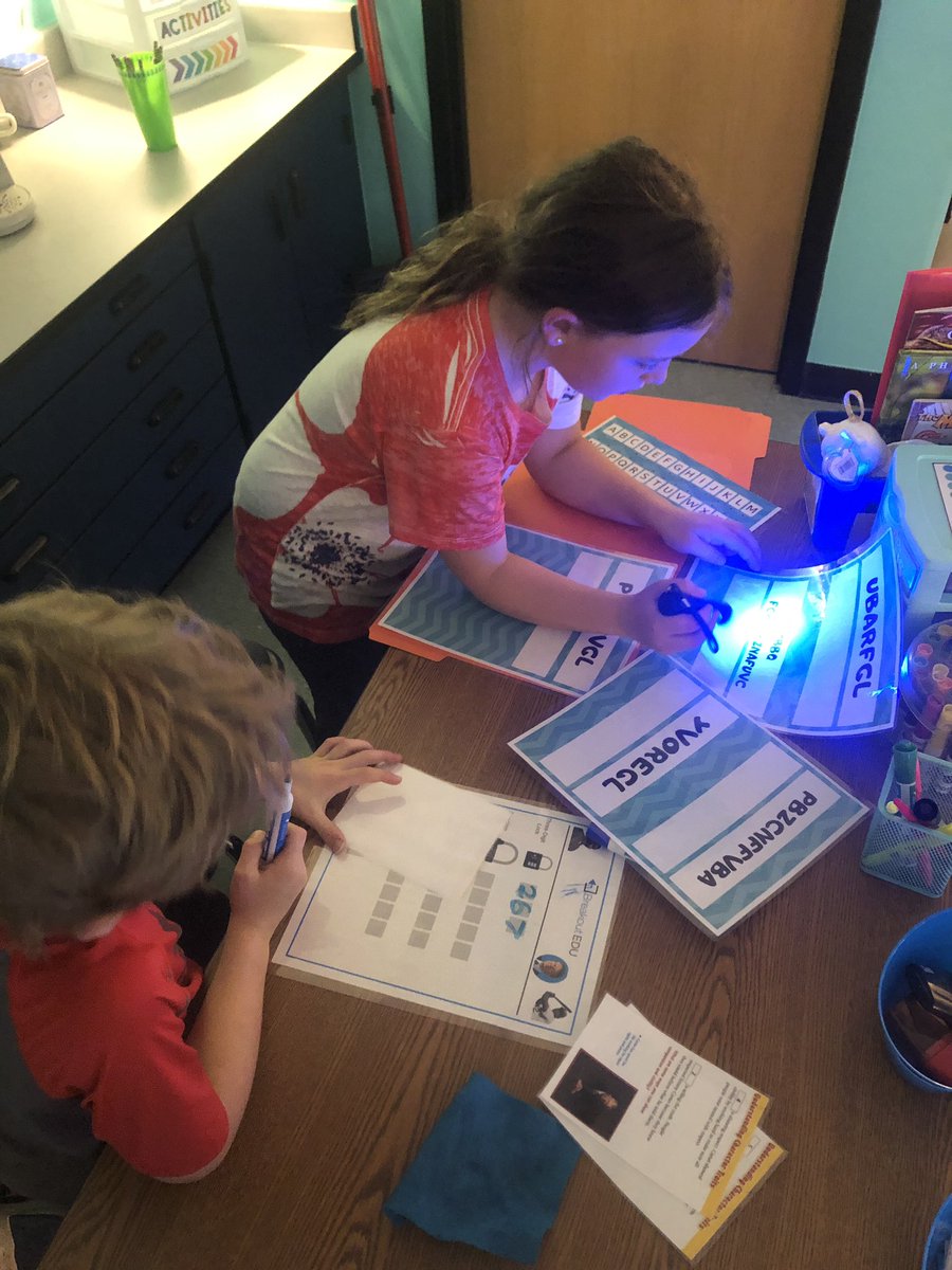Landerskids's tweet photo. ALWAYS something amazing happening in @bubblyclassroom!!Today’s adventure=Breakout boxes!!! Making Socials Studies Great Again!!!! @summithillhusky #itsthelifecycleofjimmycarter #PawsAndShare https://t.co/FpKcWQG4P8