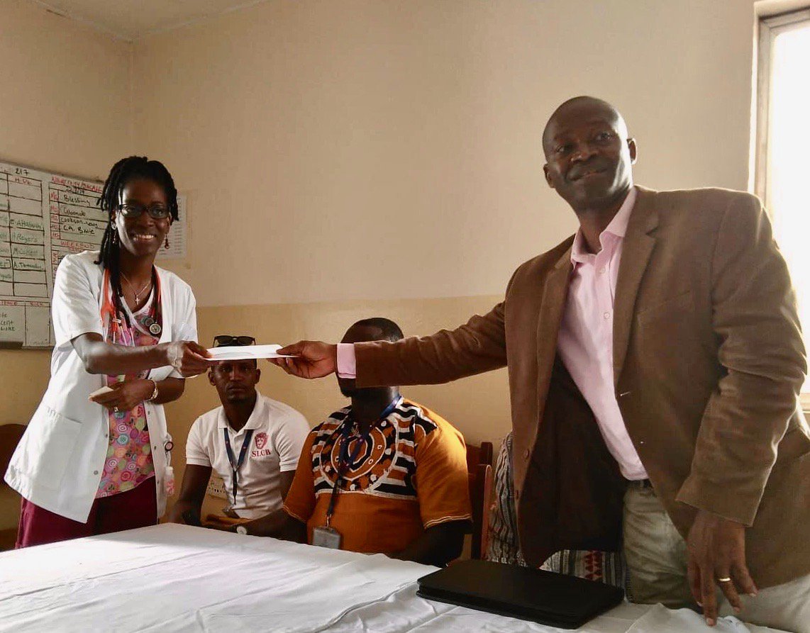 welbodi's tweet image. We are incredibly grateful to Sierra Leone Commercial Bank for their generous donation at the children&apos;s hospital last Friday!

If you can, please donate at lght.ly/5oelnb8 and retweet to raise awareness about Mariama&apos;s  campaign.

#SierraLeone #Freetown #helpfororphans