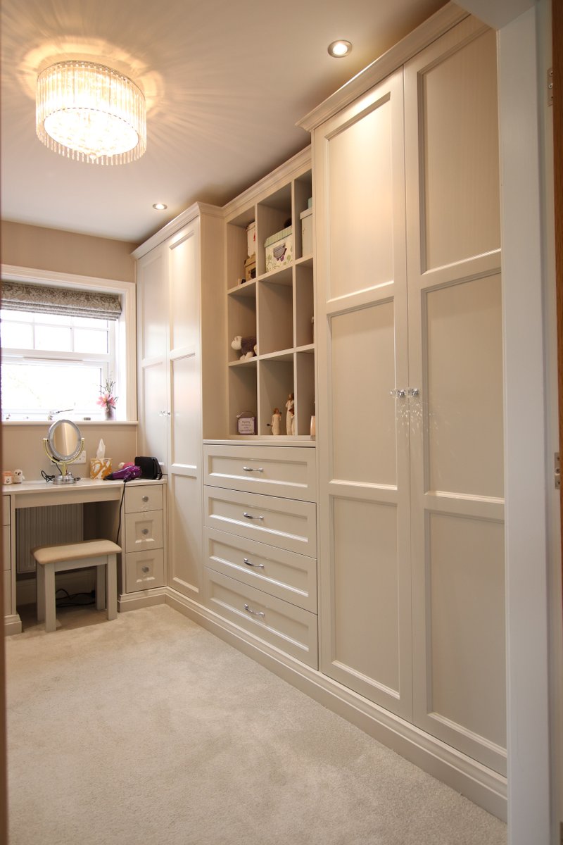 mmfurniture000's tweet photo. Lots of storage in this dressing room but we still incorporated the essential dressing table. #matthewmarsdenbedrooms #matthewmarsdenfurniture #design #bedroomdesign #dressingroom #croftandassinder #interiordesign #bedroomsofinsta #farrowandball #bespokebedroom #spring #bedrooms https://t.co/N1DVMklDup