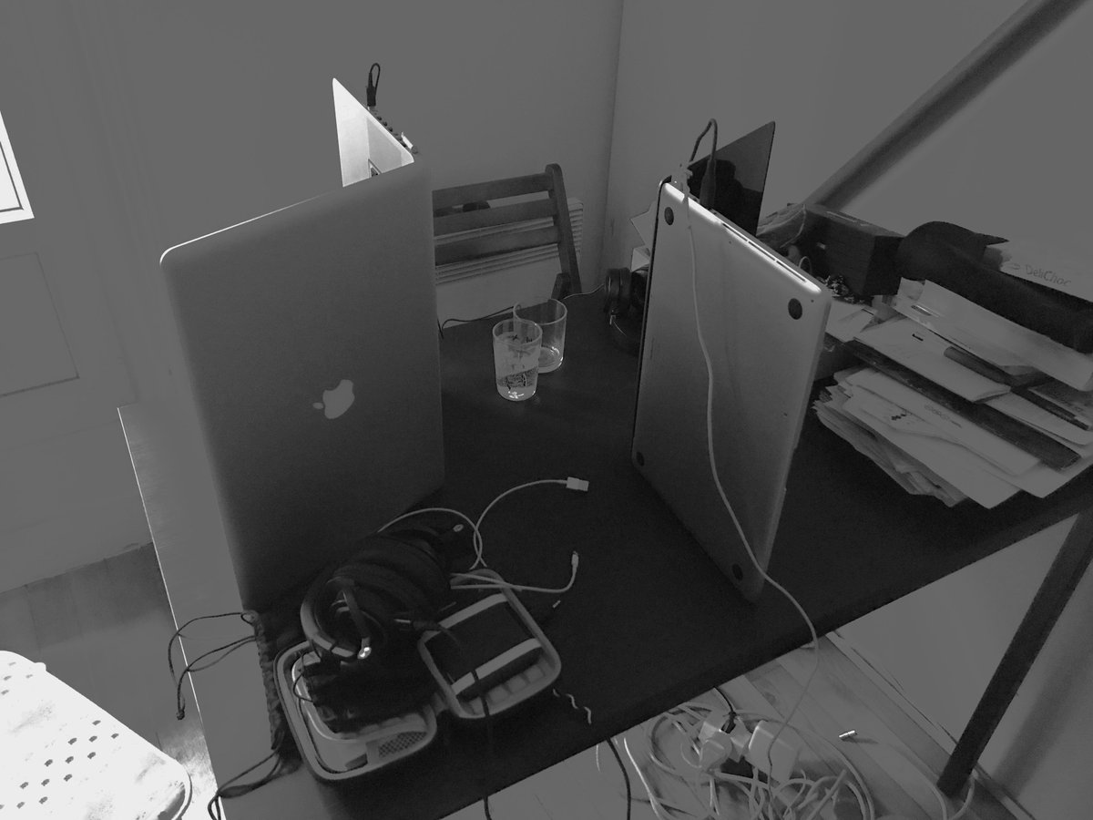 bandwprod's tweet photo. Serveur de transcodage de média "maison" 😂 
Oui quand t'as pas le choix et qu'il te faut un proxy mais que ton ordi est en train de bruler faut bien se débrouiller comme on peut... En tout cas ça remplace le chauffage en hiver 🙈 https://t.co/ykcrAvcHSO