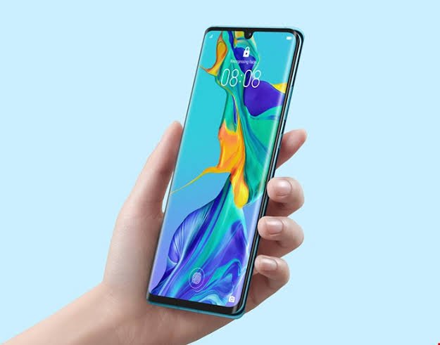 riokinkclub's tweet photo. Tudo indica que o novo #P30pro (#IP53 ao invés de #IP68) é um embuste. Pagar €1.249 (8 GB de RAM/ 512 GB de armazenamento) num #smartphone que NÃO pode entrar no mar comigo e ficar 30 minutos submerso? E, em 2019, "socar" 40MP num sensor minúsculo? Mals aê, #Huawei. Bola fora. https://t.co/2RfokKZqge