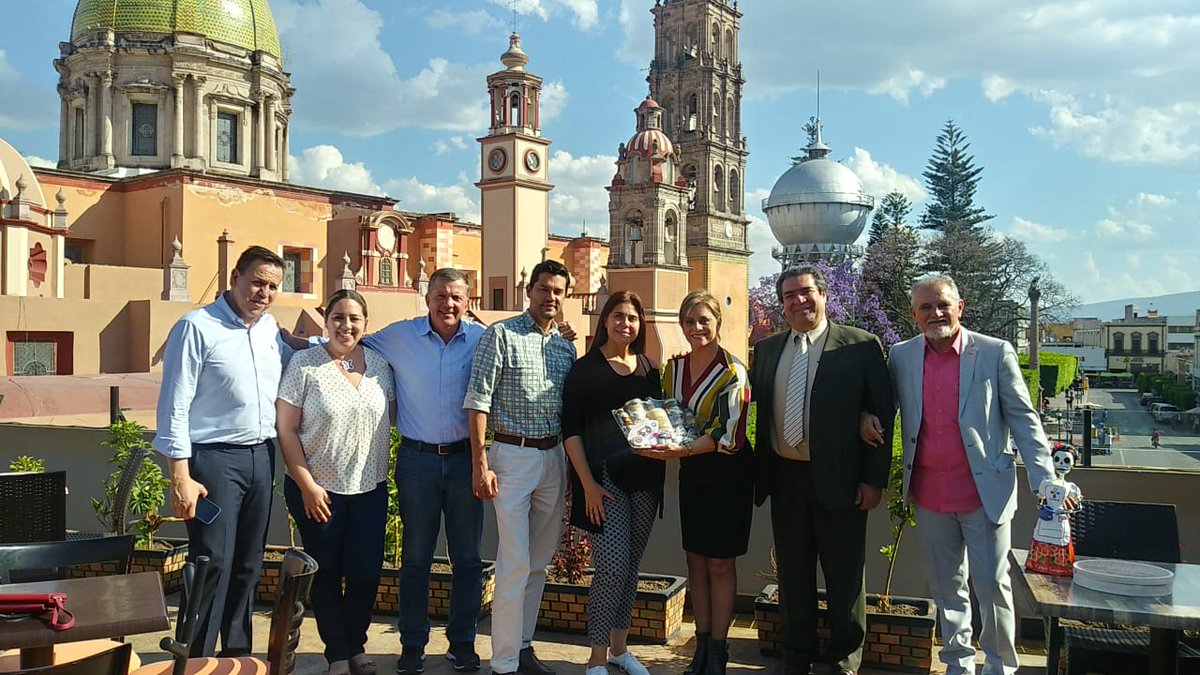 La Secretaria María Teresa Matamoros Montes y la Alcaldesa de <a href="/TurismoCelaya/">Celaya Guanajuato</a>, Elvira Paniagua Rodríguez, así como el sector turismo del municipio se reunieron para concretar acciones en conjunto a favor de los celayenses y nuestros visitantes.