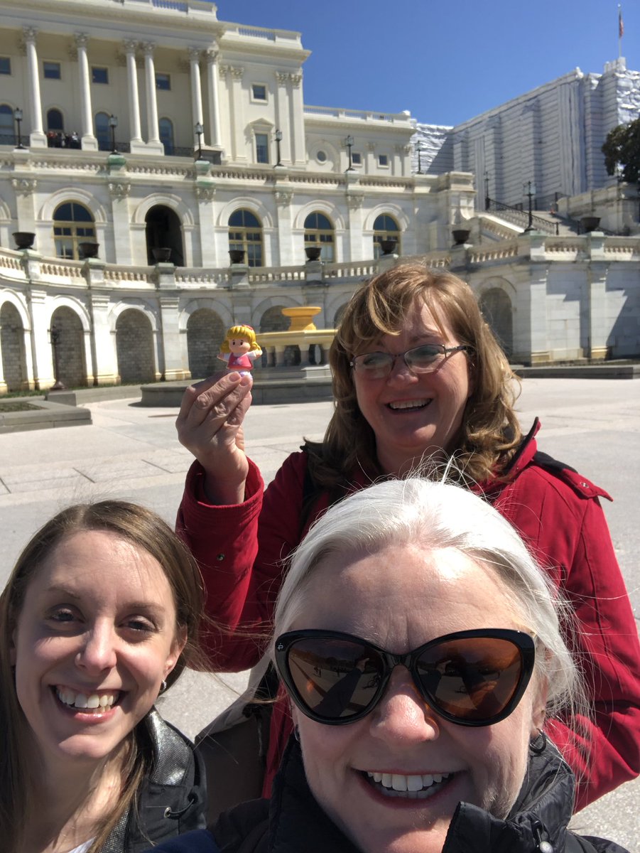 ChristineMethen's tweet photo. Photo op outside the Capital with Little Ashlyn #himadvocacy https://t.co/8TyMkm6Wie