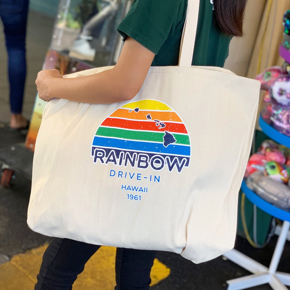 rainbowdrivein's tweet photo. Carry just about everything you need in this awesome canvas tote bag! Great for work, school, beach, grocery shopping, you name it!! Available at Rainbow Tiki in Kapahulu! #rainbowdrivein
.
.
#reusablebags #bags #rainbowtiki #kapahulu #hawaii #mixplate #slushfloat #platelunch https://t.co/aR2R4g3smc