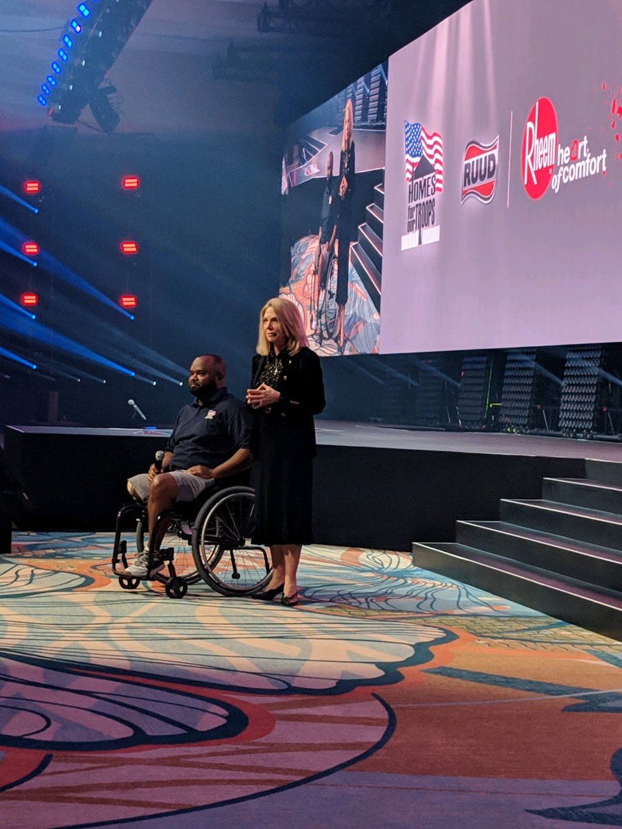 HARDInews's tweet photo. Army SSG Gordon accepted a $25k donation from @rheem this morning for @HomesForOurTrps. Check was presented at the mfr's National Conf & kicks off the org's expansion of current philanthropic program to include HFOT in future fundraising efforts. #Ruud #DrivingGreatness #RuudPPC https://t.co/U5E3eI0Gmf