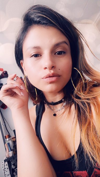 🤗😏 Helena Waine 🙃😈 - Que hacen? #Relax #TuesdayMotivation #Tuesday #GoodGirls #modellife #cammodel #nicetomeetyou #follow #RT https://t.co/ZX0i12cBib