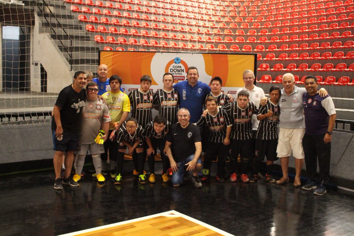 Cleitonbrfutsal's tweet photo. Parabéns galera pelo titulo, uma final digna no parque Sao Jorge 4 x 3 em cima do Santos, de virada vcs estão de parabéns, e ao projeto Up/Santos que jogou muito também uma grande final duelo de gigantes, qualquer equipe poderia ter sido Campeã, https://t.co/OyDyao0ttH