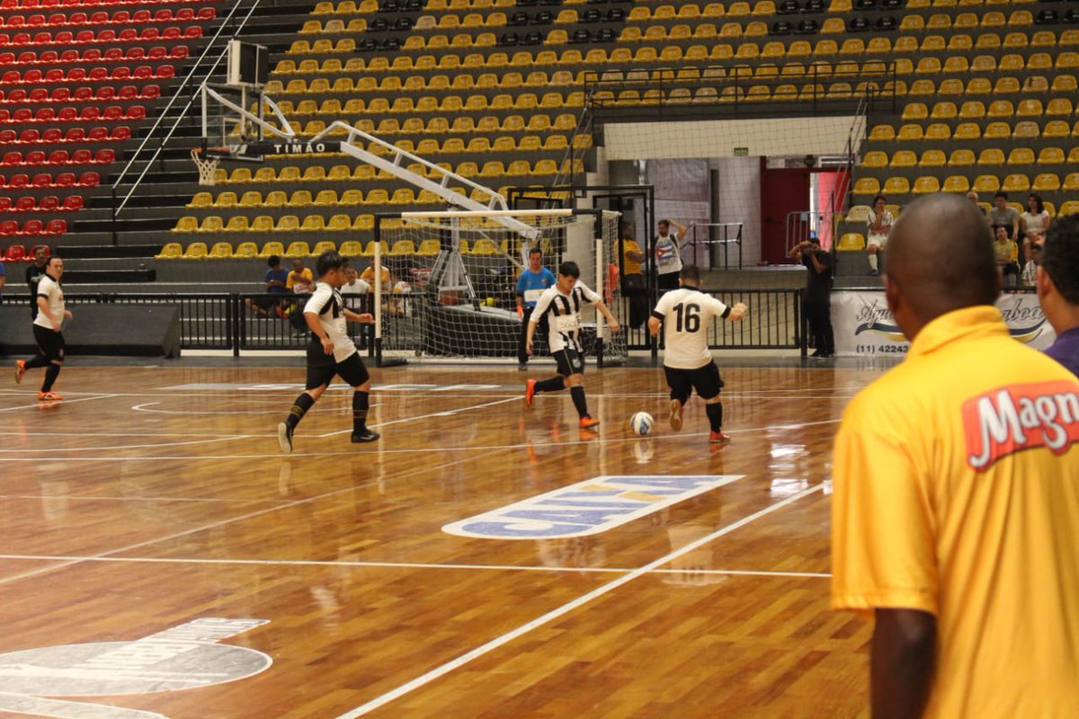 Cleitonbrfutsal's tweet photo. Parabéns galera pelo titulo, uma final digna no parque Sao Jorge 4 x 3 em cima do Santos, de virada vcs estão de parabéns, e ao projeto Up/Santos que jogou muito também uma grande final duelo de gigantes, qualquer equipe poderia ter sido Campeã, https://t.co/OyDyao0ttH