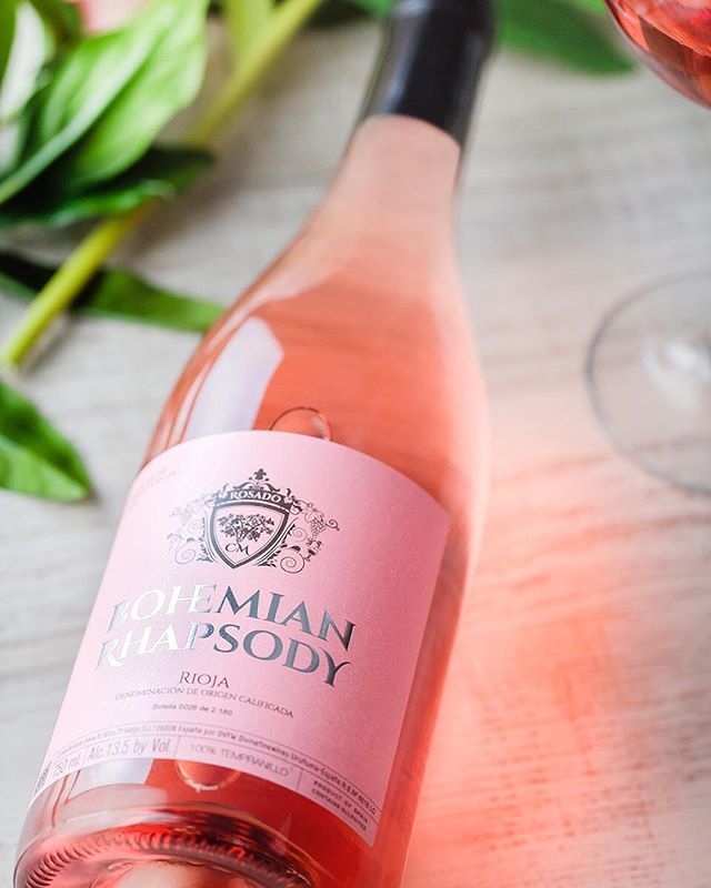 Dclickestudio's tweet photo. BOHEMIAN RHAPSODY. Nuevo rosado de @elvinoprodigo diseñado por @netbrain.es y que hemos tenido el gusto de fotografiar.
#wine #winery #winelovers #drinkwine #wine #riojawine #vino #tempranillo #fotografiadeproducto #logroño #larioja #igersspain #dclickes… https://t.co/PyfOKaZ5A2 https://t.co/Lss1EAuKbI