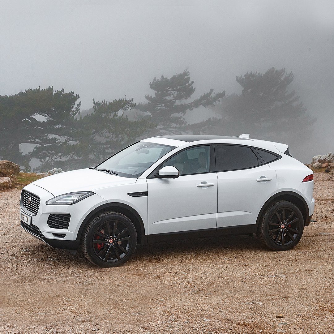 Проверьте возможности #Jaguar #ЕPACE, записавшись на тест-драйв: bit.ly/2YsqVb6.