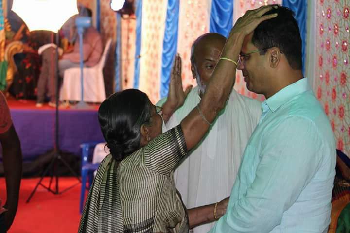 Nirakar40214742's tweet photo. #ନବୀନ_ମୋପରିବାର
#ବିଜୁଜନତାଦଳ #ମୋପରିବାର
#ମୋଚିହ୍ନ #ଶଙ୍ଖଚିହ୍ନ 

ବୁଲିବୁ ଗାଁ କୁ ଗାଁ ନବୀନ ର  ଧରି ନାଁ ଆମ ମୁଖ୍ୟମନ୍ତ୍ରୀ ଶେଷ୍ଟ ନବୀନ ଆମକୁ ହୋଇବେ ଶାହା
ବାପି ଭାଇ ଆମ ସହ ଅଛନ୍ତି ଦୁଃଖେ ସୁଖେ 
ଆସ ଗଢିବା ଟାଙ୍ଗୀ-ସାଲେପୁର ପାଇଁ ଏକ ସୁନ୍ଦର ଭବିଷ୍ୟତ  

#ବିଶ୍ୱରଞ୍ଜନଖଟାଇ(ବାପି) #ବିଜୁଜନତାଦଳ #ଟାଙ୍ଗୀସାଲେପୁରପାଇବାପିଖଟାଇ https://t.co/CHXMiT43gh