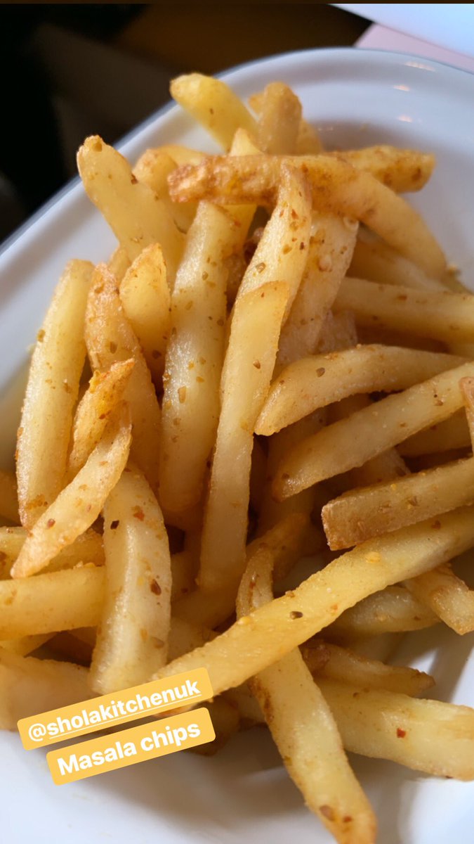 The food is super homely and ideal for lunch 👌🏼 plus cheap too ! Below is crispy chicken pakora, insanely juicy chicken tikka and masala chips 👍🏼