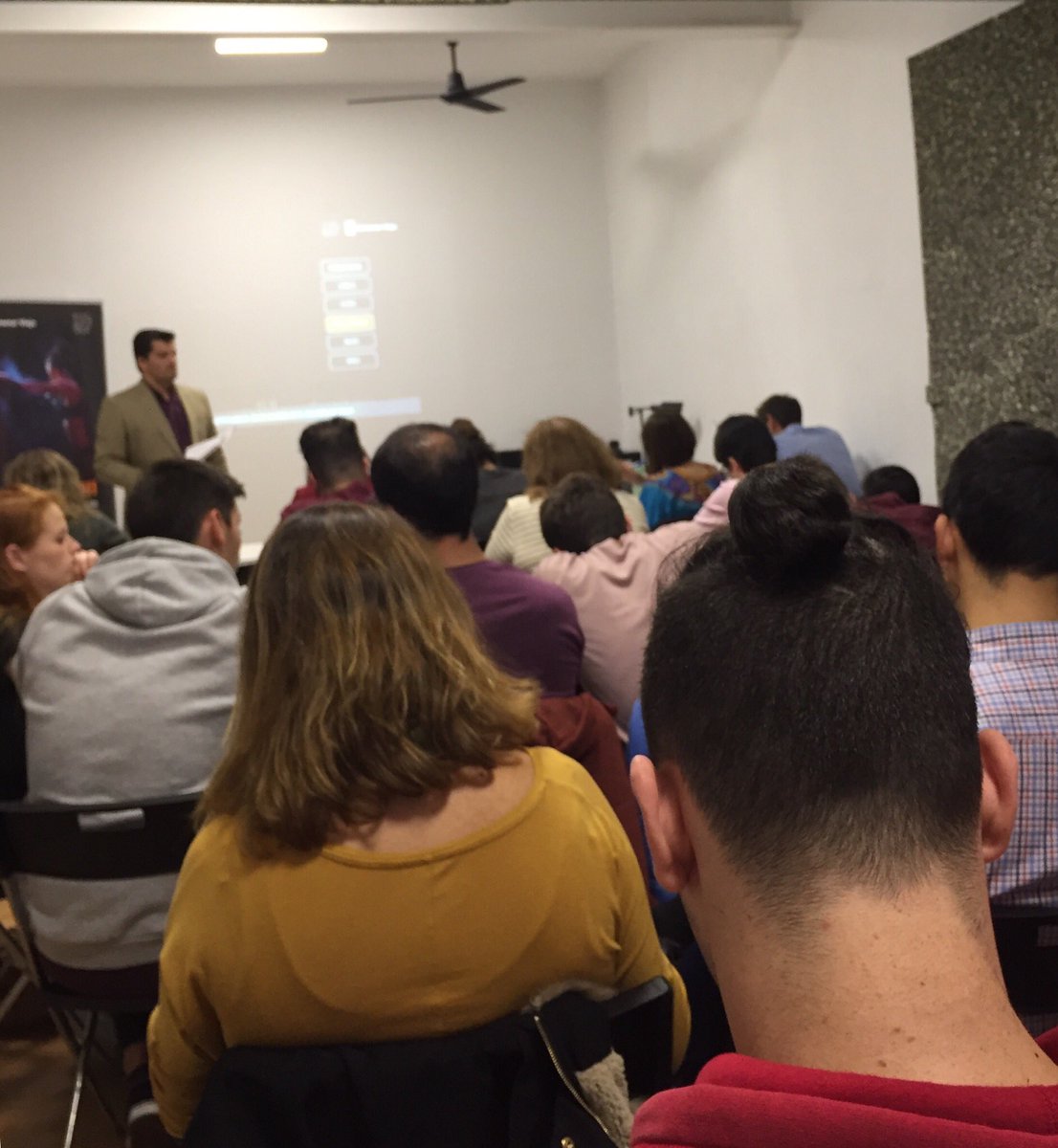 cesardelasernam's tweet photo. Nuevo éxito de #ATTITUDE y del #Emprendimiento en #ColmenarViejo de manos del irrefrenable creativo Ramiro Díaz en su taller sobre Técnicas de Presentación. Apúntate, aún quedan muchos! @ramidl @AytoColmenar https://t.co/AmDGHn9lNh