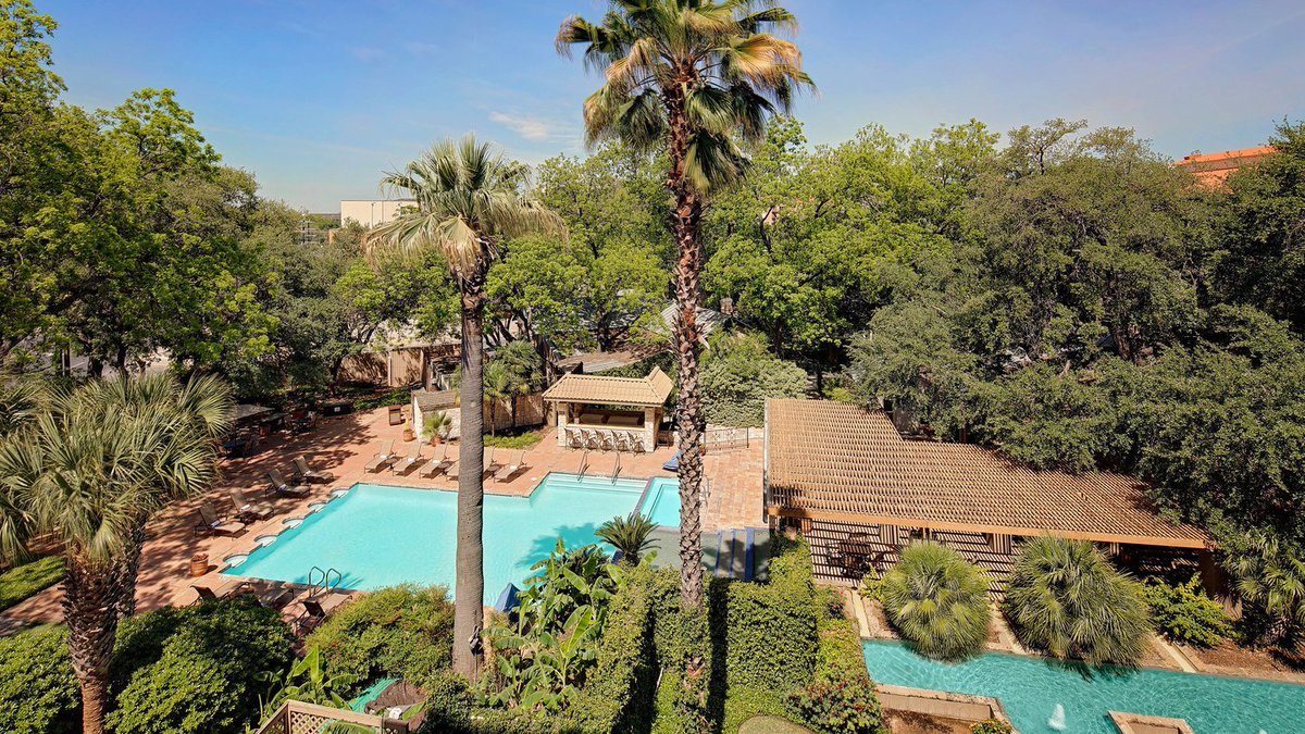 Sit back and relax in our courtyard while enjoying your morning cup of coffee or your evening cocktail.

#SanAntonio | #MarriottPlaza