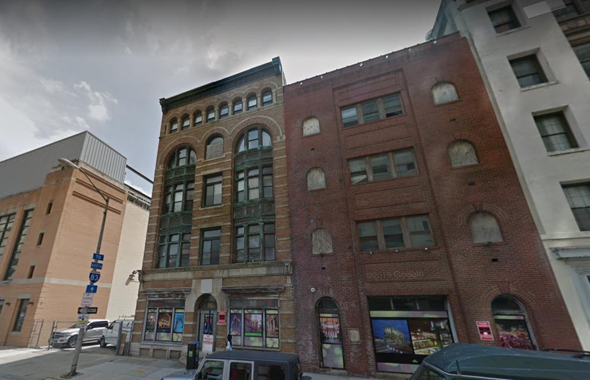 urbanlanddc's tweet photo. A set of #BaltimoreCity owned buildings are set to become 62 apartments near the #InnerHarbor #PowerPlantLive. The affordable unit allotment will go primarily to #firstresponders #police #firemen earning less than the area media income.
#FollowDevelopment https://t.co/agmHfJFGOv