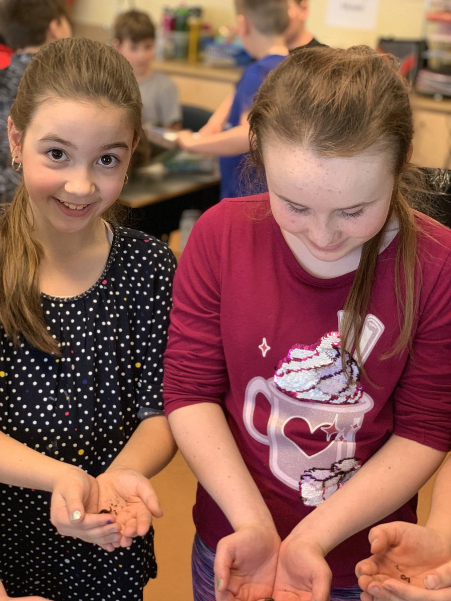 UnitedWayNL's tweet photo. What a wonderful afternoon with Ms Doyleโs Grade 4 class @paradiseelem today! As a funder of the @littlegrnthumbs program, we live to see the planting in action - even if itโs #redwiggler worms for the #vermicompost @AITCNL @NLESDCA https://t.co/NkMipPaNpK