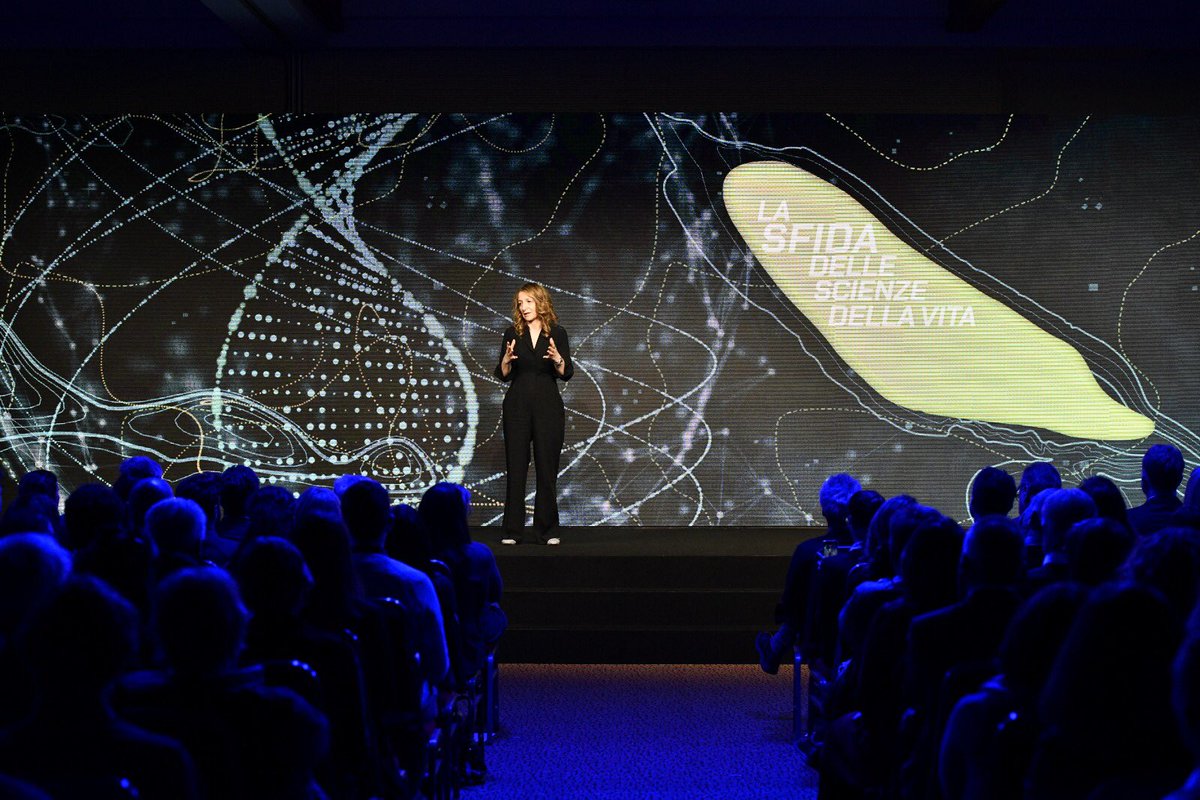 BayerItalia's tweet photo. Futuro: un concetto particolare, a seconda dei contesti può avere significati differenti. Bayer punta a rispondere alle sfide più importanti per il pianeta nei prossimi anni, anche grazie alla #tecnologia. Il futuro è al centro di tutto ciò che facciamo. @MonPog a #Nowtothefuture https://t.co/cTgEx6VNnG
