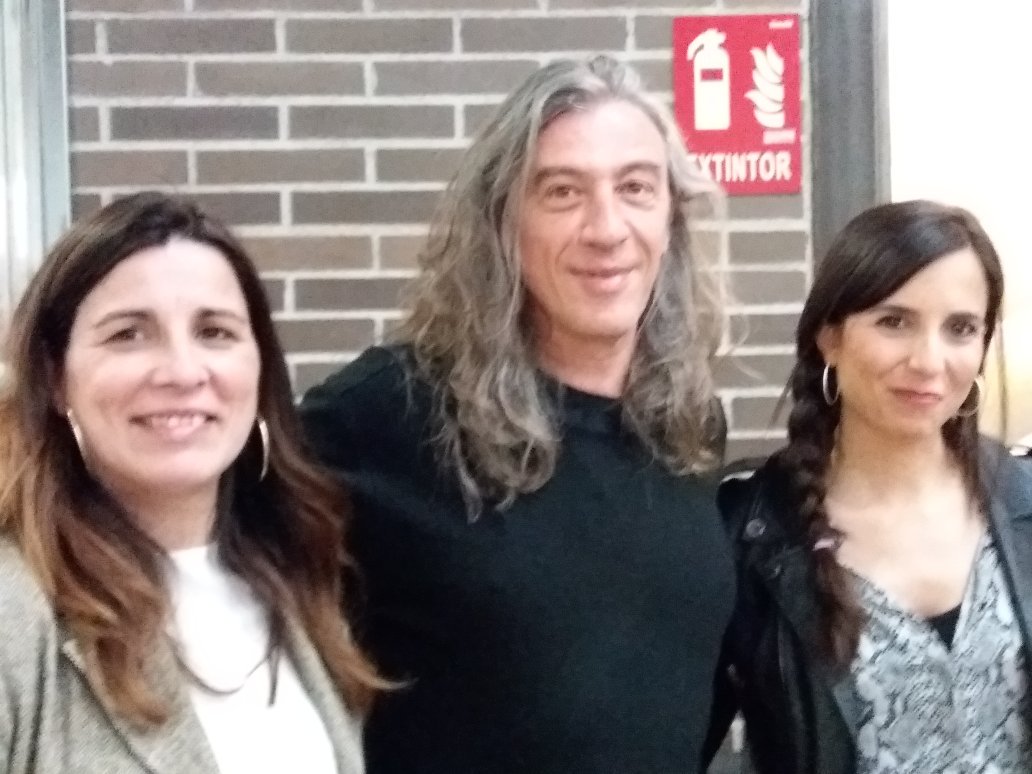 Emili_Rosales's tweet photo. Compte amb aquests tres. Estan on fire! @gerardquintana @laura_rosel @gloriagasch @columnaedicions #EntreElCelILaTerra https://t.co/0sYANkpuJk