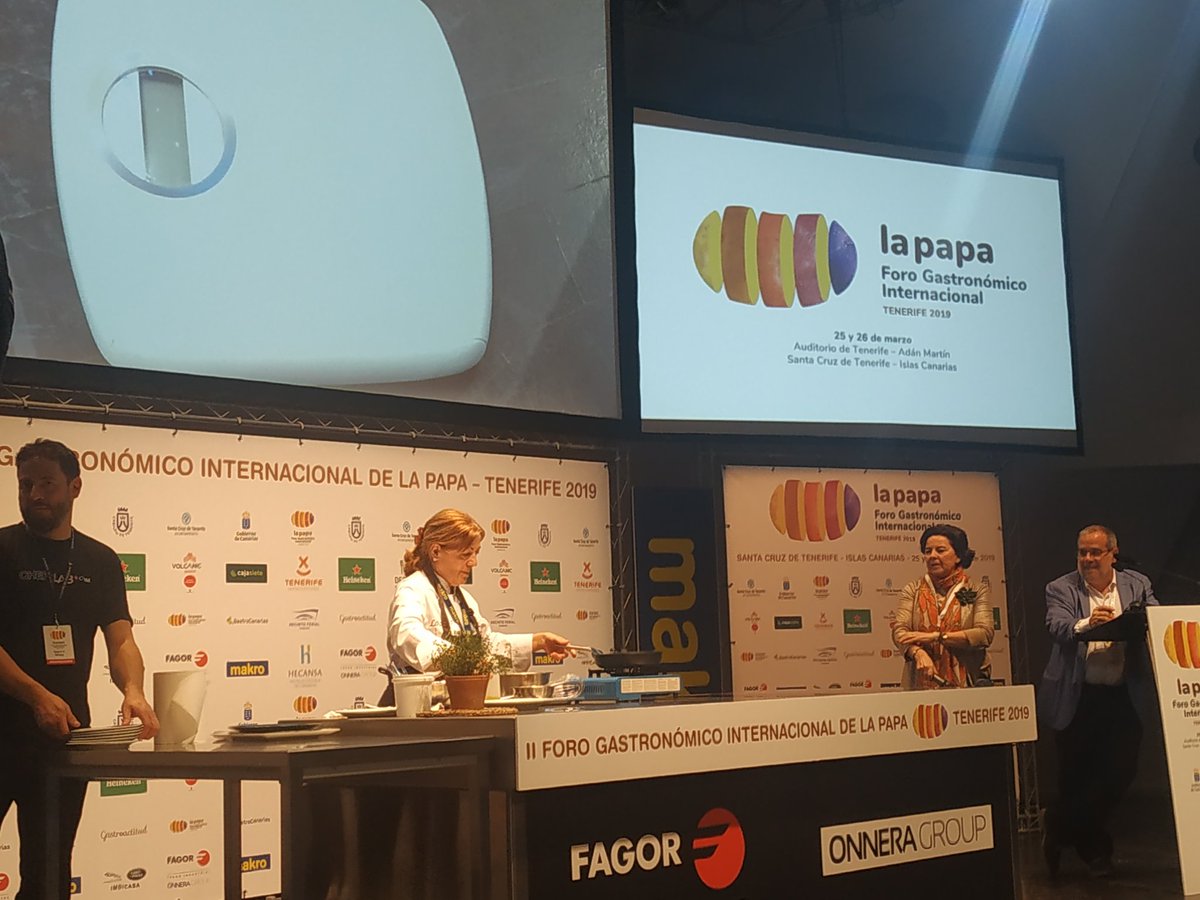 GASTROactitud's tweet photo. Lola de @casadanimadrid nos presenta su tortilla para el Campeonato Nacional de tortilla #foropapa #tenerife https://t.co/5ygpzuh3Q7