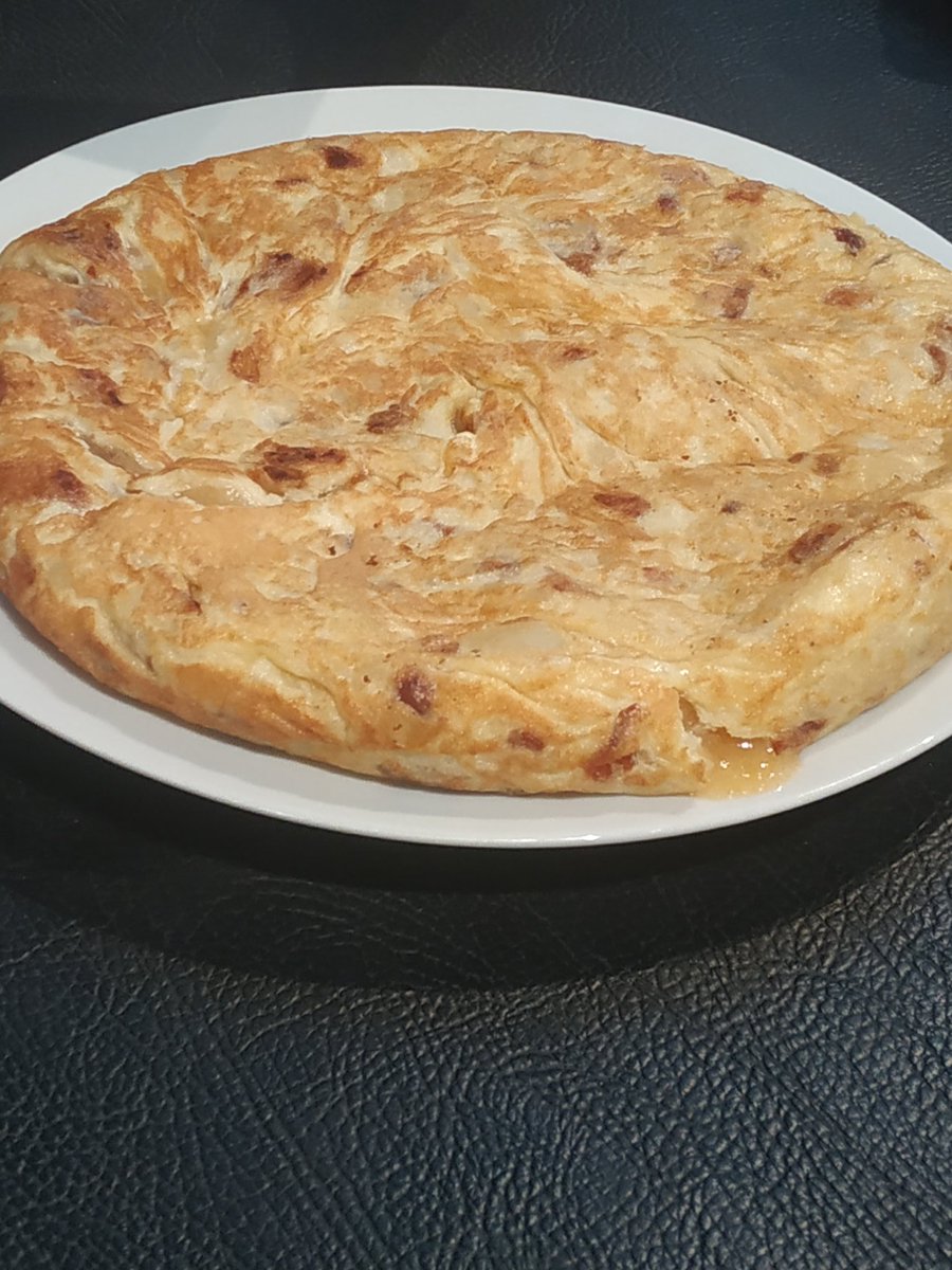GASTROactitud's tweet photo. Lola de @casadanimadrid nos presenta su tortilla para el Campeonato Nacional de tortilla #foropapa #tenerife https://t.co/5ygpzuh3Q7