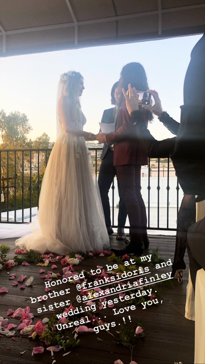 Slash_Army_RO's tweet photo. More wedding pix from Anthony Stasi. 💐❤️ #franksidoris #alexandriafinley https://t.co/pa2hMeE5Tl