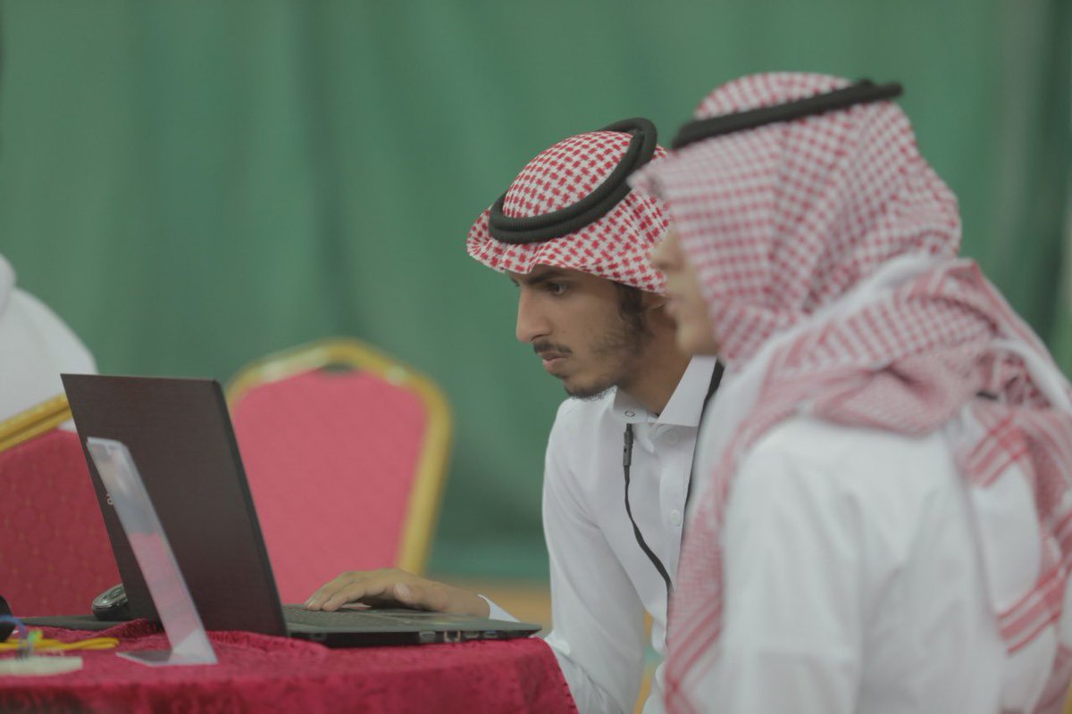 TaifUniversity's tweet photo. صور من مسابقة أنا أُبرمج ضمن مبادرة #جامعة_الطائف_تبرمج  التي أقيمت بالصالة الرياضية بمقر الجامعة الرئيسي
.
#الطائف_من_جديد https://t.co/fmZiNQY2m8