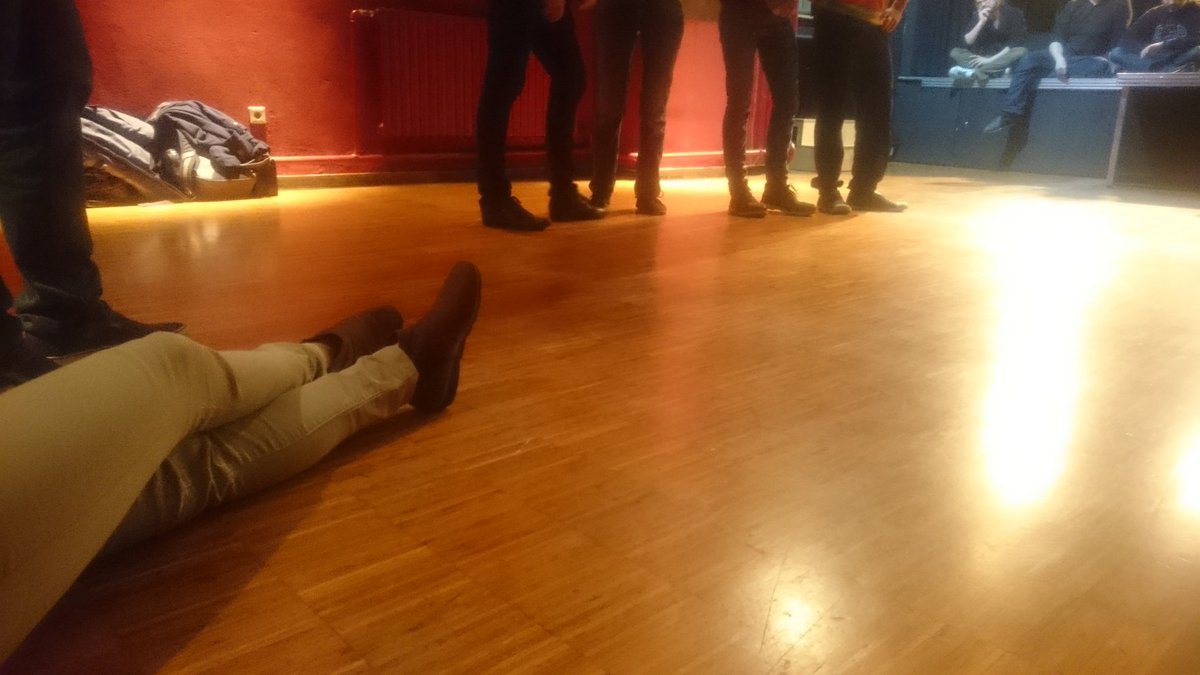 ifwue's tweet photo. Heute Abend schon zum zweiten Mal für dieses Jahr: Der #maestroimpro!
Gerade läuft noch ein kleiner Workshop im Vorfeld und ihr habt noch eine Stunde Zeit, um Euch schnell auf den Weg ins @cairo_wue zu machen! Wir freuen uns auf Euch! https://t.co/t9SZbIqbe3