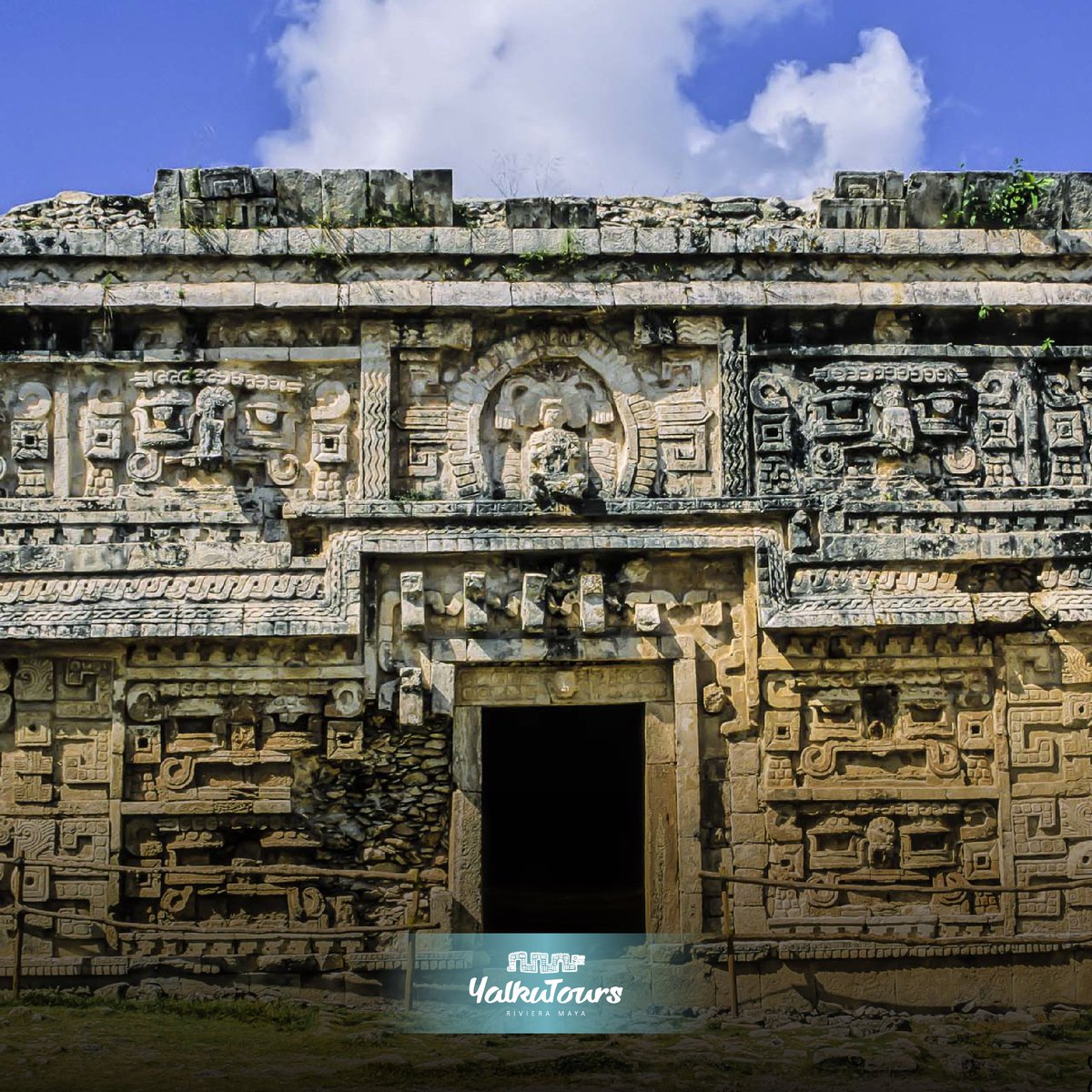 yalkutours's tweet photo. Imagine the emotion of the sacred Mayan game in Chichen Itza. One of the biggest ball games 😮🌑🤾‍��� 

#chichenitza #chichen #ballgame #mayangame #mayancity #rivieramaya #quintanaroo #yucatan #mexicotravel #caribemexicano #visitmexico #mexicolove #yalkutours https://t.co/7Fn0mOb7fm