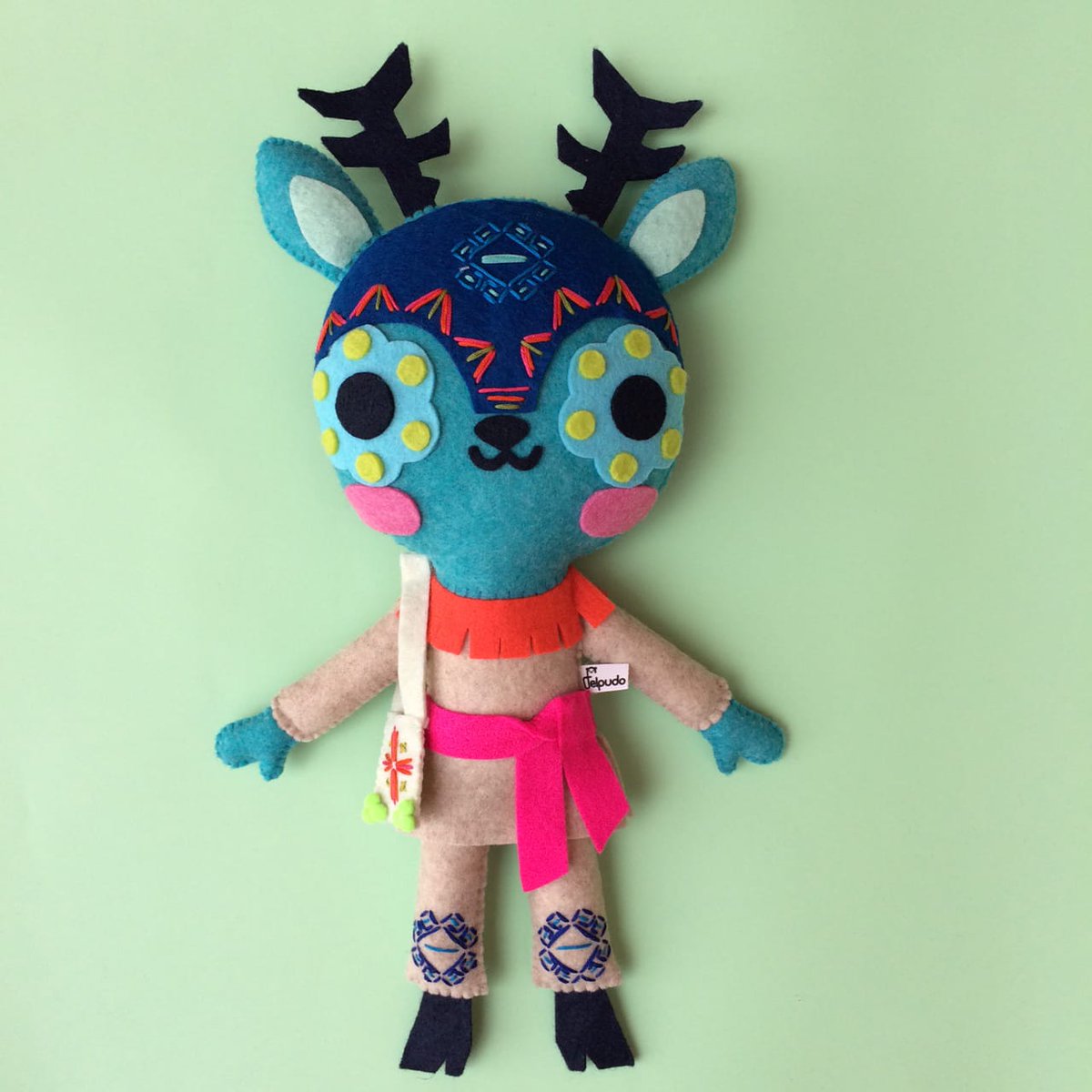 Los plushies 100% hechos a mano de <a href="/felpudomx/">felpudo!</a> también estarán disponibles en #PlasticoMacizo3
Ven a conocerlos y llévate uno contigo!