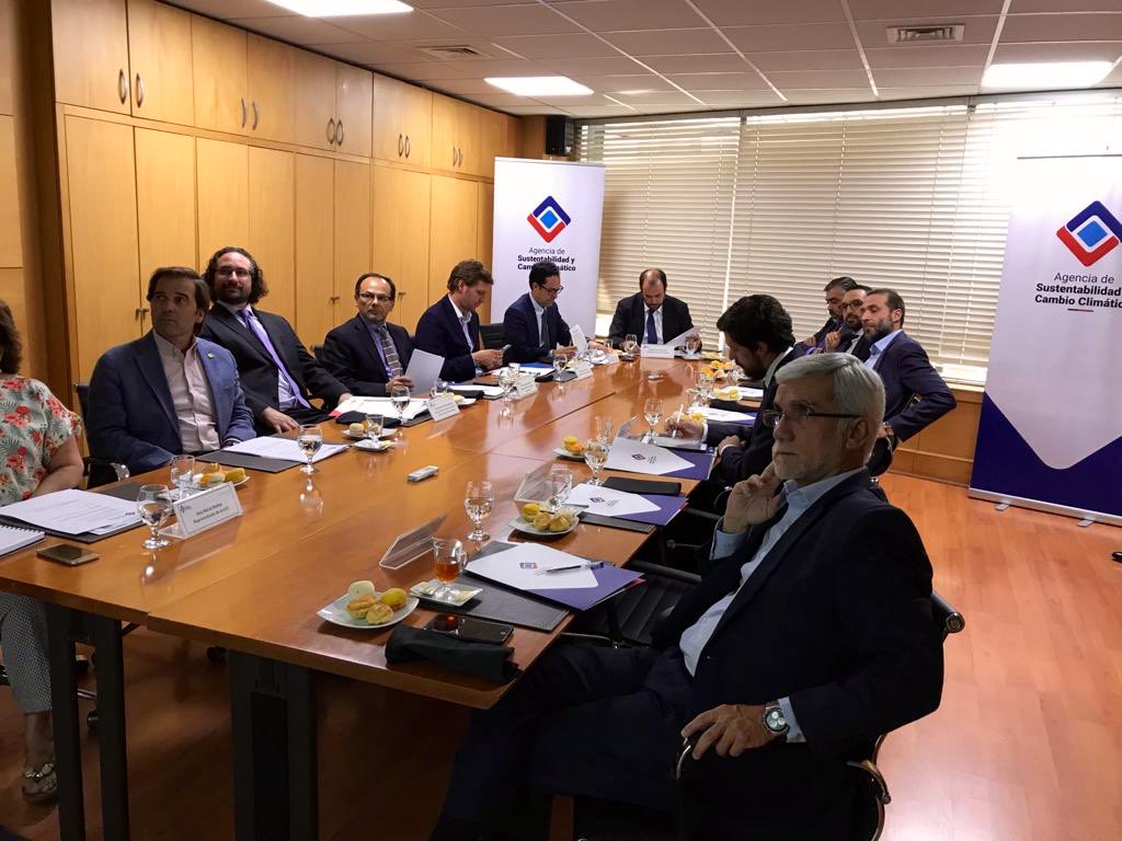 AgenciaSust's tweet photo. Primer consejo directivo 2019, presidido por el subsecretario de economía @iguerrerotoro, donde se estudian nuevos proyectos de producción limpia y desafíos en torno al cambio climático. https://t.co/Mz8z9vQX7T