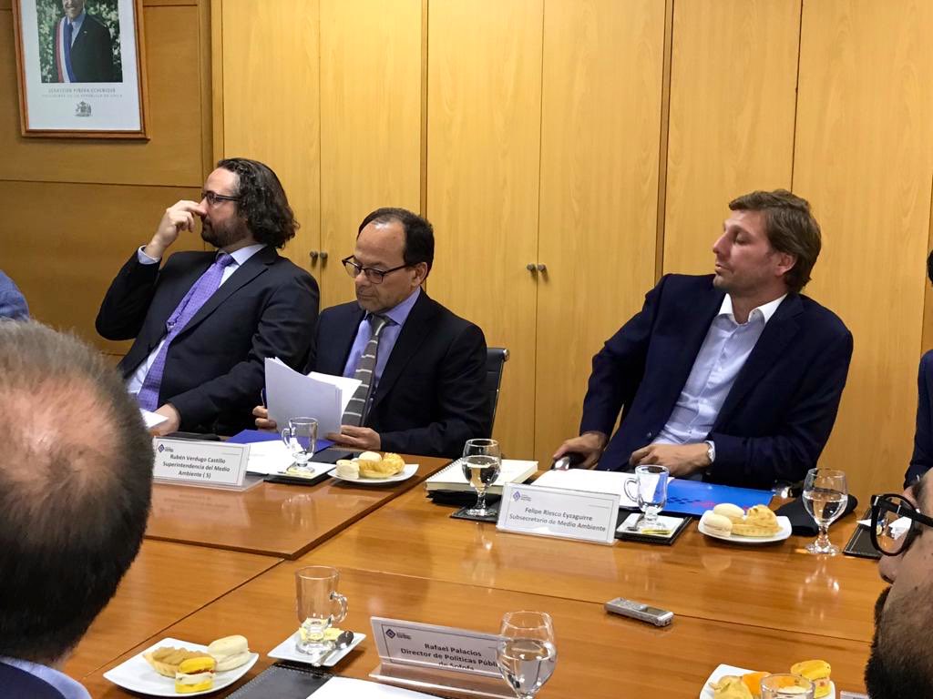 AgenciaSust's tweet photo. Primer consejo directivo 2019, presidido por el subsecretario de economía @iguerrerotoro, donde se estudian nuevos proyectos de producción limpia y desafíos en torno al cambio climático. https://t.co/Mz8z9vQX7T