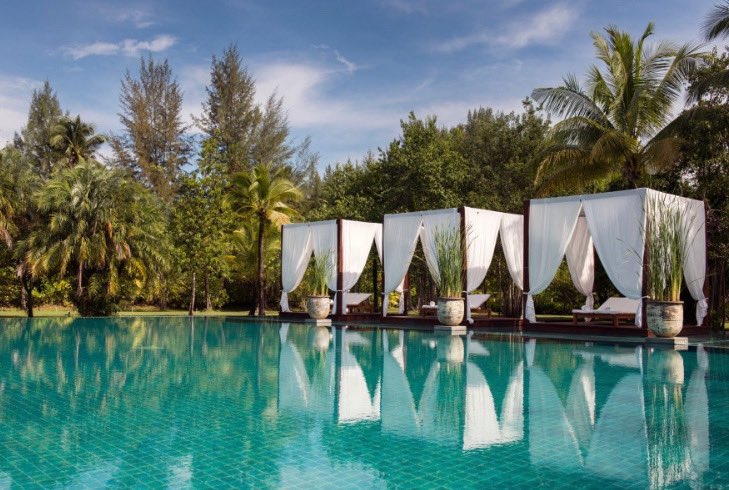 VANYAJENKINS's tweet photo. The Sarojin Hotel, Khan Lok in Thailand. A stunning hotel perfect for weddings, honeymoons or just living lying on the 11 km beach listening to the sea. Relax and escape from your busy lives at home. #Thailand #SarojinHotel #KhaoLok#Similians #sedding #honeymoon #holiday #sea https://t.co/6LX5jPM7LG