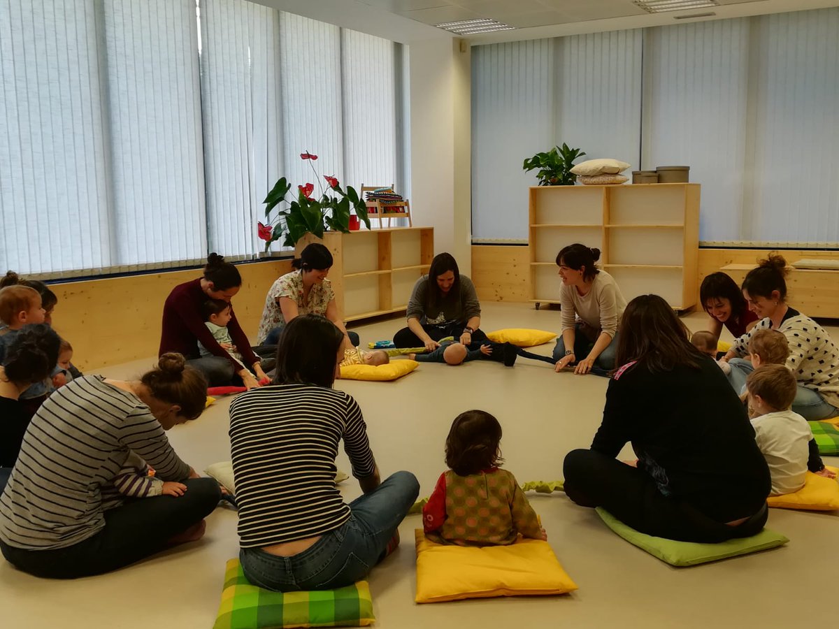 vic_educacio's tweet photo. 📷 Música en essència, un taller pels més petits de la ciutat amb l'Eli Pujol. Activitat promoguda per #EFMV "El Remei" de #Vic dins el Marc del #FactorQ2019 https://t.co/d2OX3l8cWj