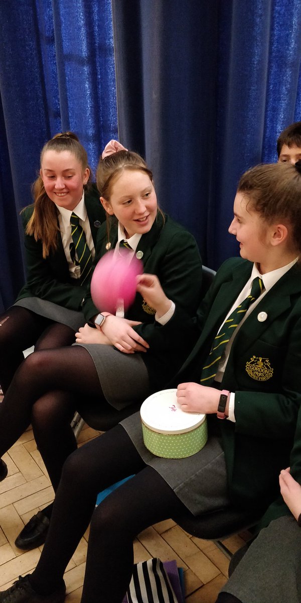 Busy second day of STEM week. Air Products liquid nitrogen demonstration was balloon poppingly flower crushingly amazing! Was great to see the students so excited about science #STEM #liquidnitrogen #science #gas <a href="/GordonsSch/">Gordon's School</a>